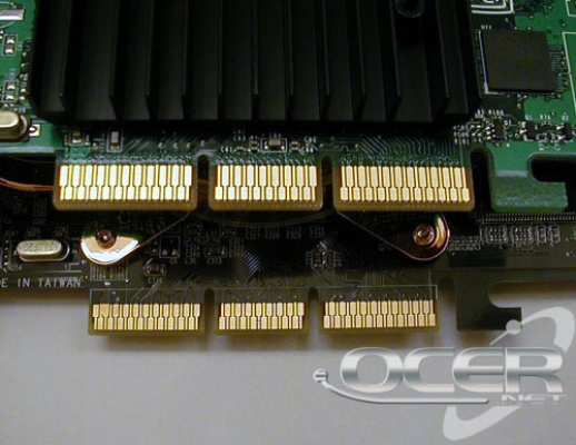 AGP 4X 显卡，最大带宽为 2.8GB/s。所有 AGP 4X 插槽都兼容 AGP 2x 1x 卡，因而适合升级从 AGP 2x 到 AGP 4x 的需求