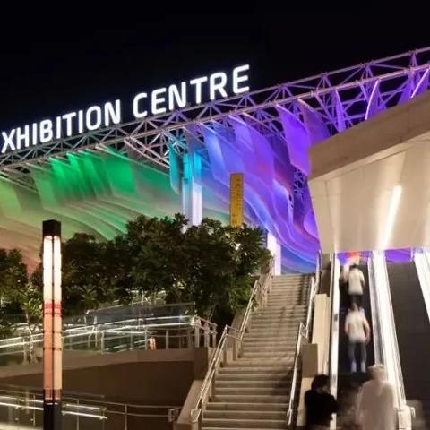 在Steam平台上购买并游玩。搜索Inside a Space Station即可找到该游戏，适合喜欢探索和解谜的玩家