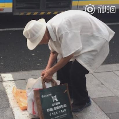 如果对公交车频繁更换车辆感到不满,可以选择以下途径进行投诉 如果对公交车频繁更换车辆感到不满,可以选择以下途径进行投诉