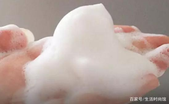 洗面奶的泡沫多并不一定意味着它更好或更合适。以下是几个原因 洗面奶的泡沫多并不一定意味着它更好或更合适。以下是几个原因