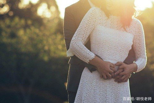 男生把自己的手到女生的qq里羞羞答答